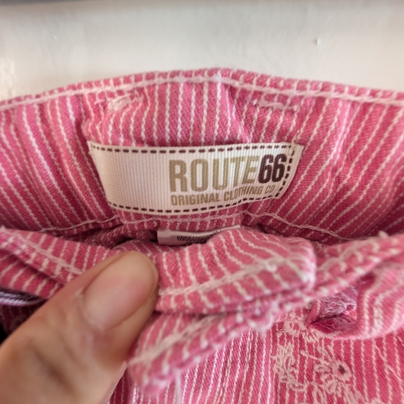 🛍️4 For $15🛍️Route 66 Pink Jean Shorts with Floral Embroidery - Picture 6 of 8